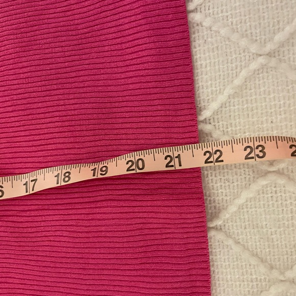 Pink top
Great condition 
Soft and comfortable - Picture 6 of 6